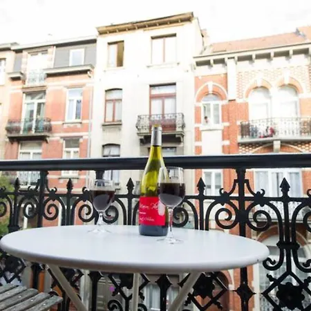 Grand Appartement D'Artiste Cosy Et Proche De Tout Brussels Exterior photo